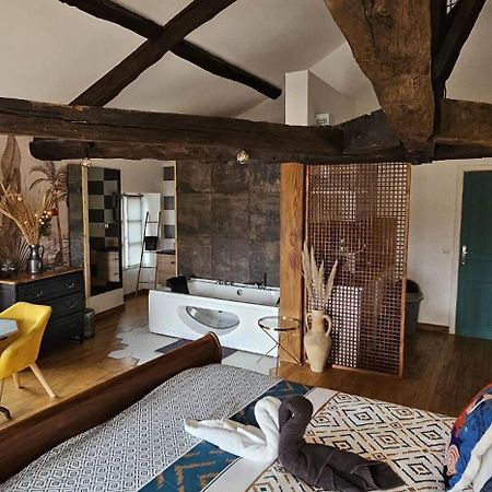Suite Penthouse Romantique, Confolens, Charente Dış mekan fotoğraf