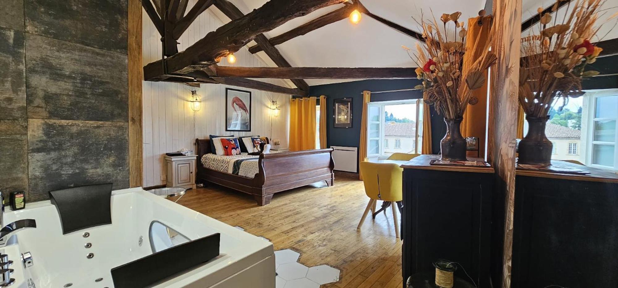 Suite Penthouse Romantique, Confolens, Charente Dış mekan fotoğraf